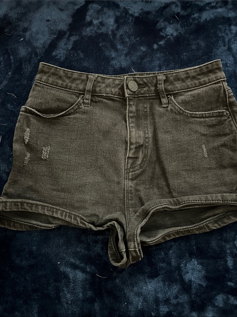 BNWOT BDG High-Rise Washed Black Denim Women's Shorts - Picture 1 of 6